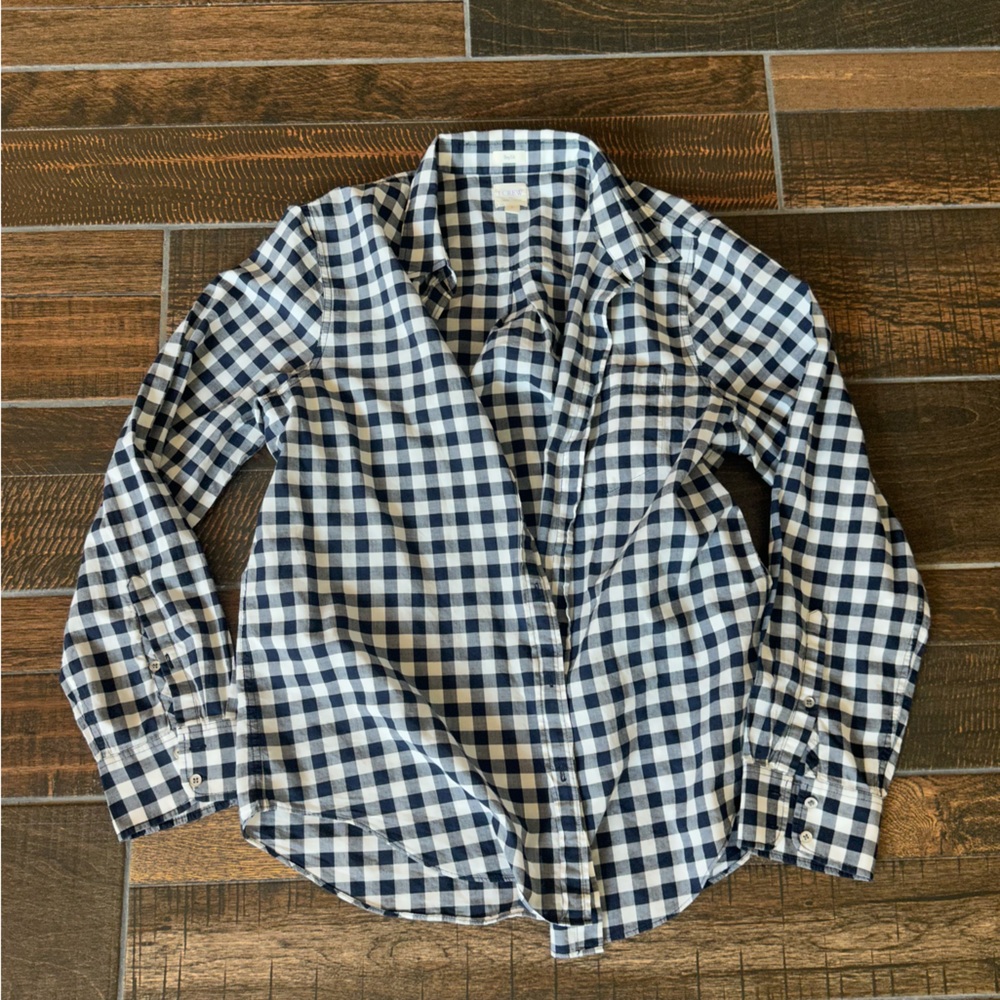 Checkered blouse. Button up.